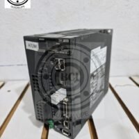 SERVO DRIVE INPUNT 220 VAC 1 Y 3 FASES OUT 1.5KW 9.4AMP